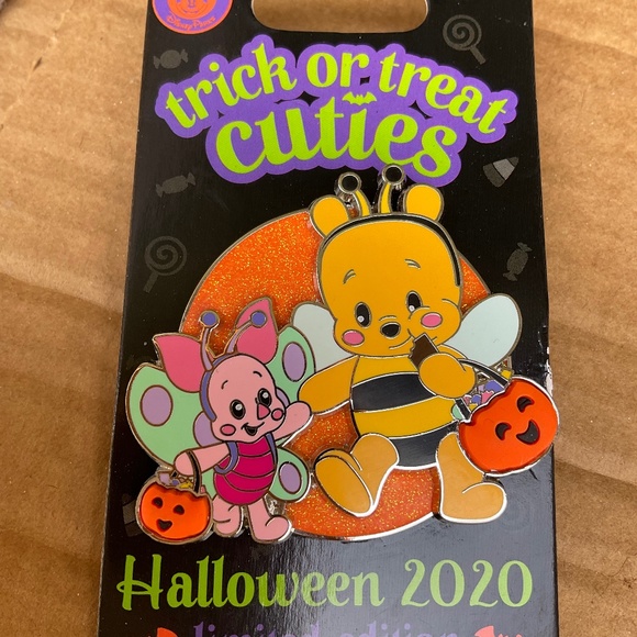 Disney parks Halloween pin whinnie the Pooh - Picture 1 of 2